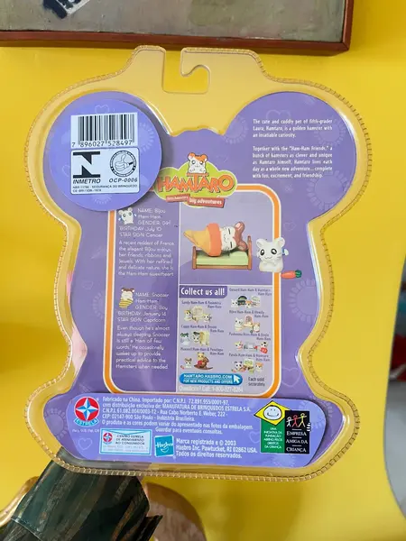 Foto de um(a) ​Brinquedo lacrado do Hamtaro de 2003, da categoria de Bonecas e bonecos de ação. Brinquedo lacrado do Hamtaro de 2003. Perfeito estado. Mostrado de uma perspectiva diferente. Vendido no marketplace Trésors.