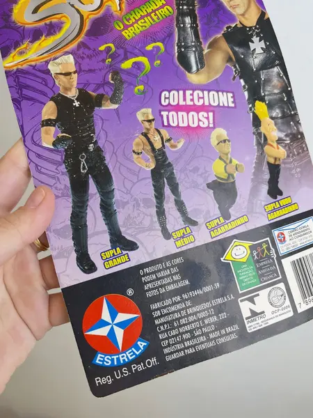 Foto de um(a) ​Boneco do Supla - original e lacrado - anos 90, da categoria de Bonecas e bonecos de ação. Boneco do Supla, ainda lacrado, original da década de 90. Mostrado de uma perspectiva diferente. Vendido no marketplace Trésors.
