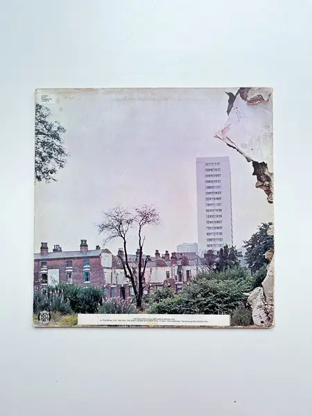 Foto de um(a) ​ LP Led Zeppelin IV de 1988, da categoria de LPs ou Discos de Vinil . LP Led Zeppelin IV, de 1988. Mínimos ricos superficiais que não prejudicam o audio. Mostrado de uma perspectiva diferente. Vendido no marketplace Trésors.