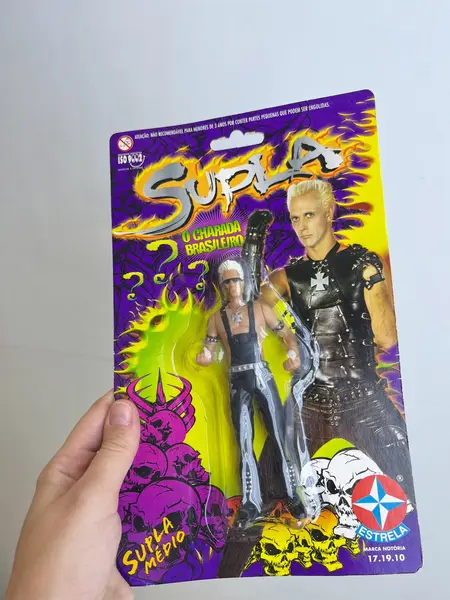 Foto de um(a) ​Boneco do Supla - original e lacrado - anos 90, da categoria de Bonecas e bonecos de ação. Boneco do Supla, ainda lacrado, original da década de 90. Mostrado de uma perspectiva diferente. Vendido no marketplace Trésors.