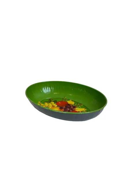 Foto de um(a) ​ Pequena travessa em metal da marca Metalma, da categoria de Travessas e tigelas. Pequeno bowl ou petisqueira em metal estampado e esmaltado da marca Metalma. Leves marcas do tempo e uso. Medidas: 18x13x4cm. Vendido no marketplace Trésors.