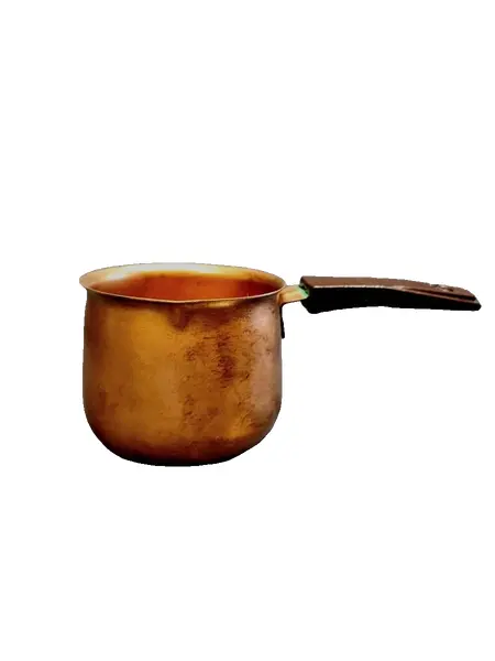 Foto de um(a) Panelinha em Alumínio com Pátina Cobre e Baquelite, Década de 2000, da categoria de Outros objetos decorativos. Panelinha de alumínio com acabamento em pátina cobre envelhecida e azinhavrada, com cabo de baquelite. Peça decorativa dos... Vendido no marketplace Trésors.