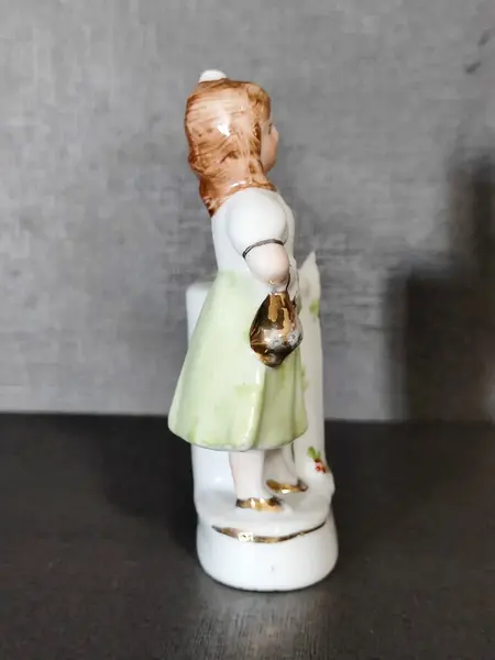 Foto de um(a) Paliteiro Porcelana Brasileira, Década de 1940, da categoria de Paliteiros. Paliteiro em porcelana policromada com filete em ouro, década 1940. Fabricante csa pedreira - são paulo, brasil A: 11 cm /... Mostrado de uma perspectiva diferente. Vendido no marketplace Trésors.