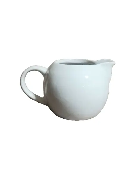Foto de um(a) Cremeira Porcelana Brasileira Veracruz, Década de 1970, da categoria de Cremeiras. Cremeira em porcelana branca lisa, década de 1970 porcelana veracruz, procedência brasileira A: 7cm L alça até o bico: 11,5... Vendido no marketplace Trésors.