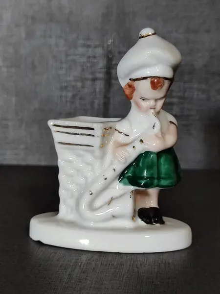 Foto de um(a) Paliteiro Porcelana Brasileira, Década de 1940, da categoria de Paliteiros. Paliteiro em porcelana policromada com filete em ouro, década de 1940 fabricante csa pedreira - são paulo, brasil A: 8 cm L:... Mostrado de uma perspectiva diferente. Vendido no marketplace Trésors.