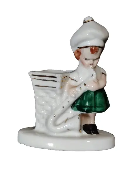 Foto de um(a) Paliteiro Porcelana Brasileira, Década de 1940, da categoria de Paliteiros. Paliteiro em porcelana policromada com filete em ouro, década de 1940 fabricante csa pedreira - são paulo, brasil A: 8 cm L:... Vendido no marketplace Trésors.