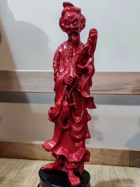 Foto de um(a) Escultura Mandarim Chinês, Década de 1970, da categoria de Escultura. Escultura chinesa de um mandarim pescador em resina com laca chinesa na cor coral, década de 1970 peça única pelo designer... Mostrado de uma perspectiva diferente. Vendido no marketplace Trésors.