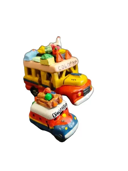 Foto de um(a) Combo Mini Ônibus Colombianos, Souvenir Arte Popular Colecionável, Década de 1980, da categoria de Memorabilia de viagem & souvenir. Combo ônibus colombianos em cerâmica policromada, souvenir direto de medellin, década de 1980. Arte popular colecionável. ... Vendido no marketplace Trésors.