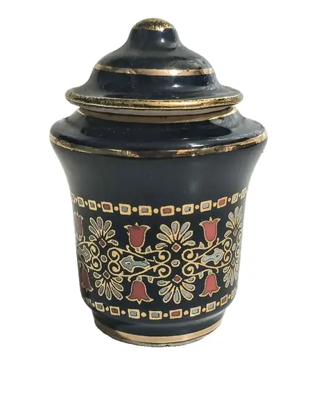 Foto de um(a) Mini Frasco Grego 80'S, da categoria de Garrafas, potes e jarros. Miniatura de um frasco grego com tampa e filetado com ouro 24k, na cor azul cobalto e motivo floral grego. A: 5 cm... Vendido no marketplace Trésors.