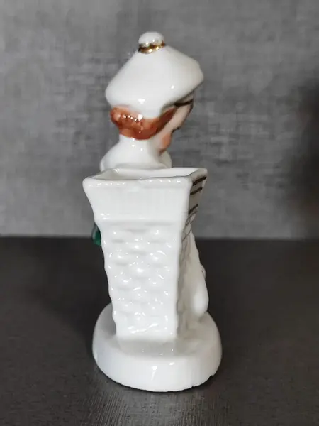 Foto de um(a) Paliteiro Porcelana Brasileira, Década de 1940, da categoria de Paliteiros. Paliteiro em porcelana policromada com filete em ouro, década de 1940 fabricante csa pedreira - são paulo, brasil A: 8 cm L:... Mostrado de uma perspectiva diferente. Vendido no marketplace Trésors.