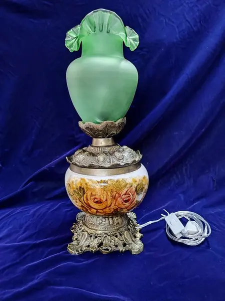 Foto de um(a) Abajur Pata Choca - Atelier Arthur Guarisse, Década de 1980, da categoria de Abajures. Abajur pata choca, atelier Arthur Guarisse dos anos 1980. Ferragem em alumínio fundido com pátina bronze e, como centro das... Mostrado de uma perspectiva diferente. Vendido no marketplace Trésors.