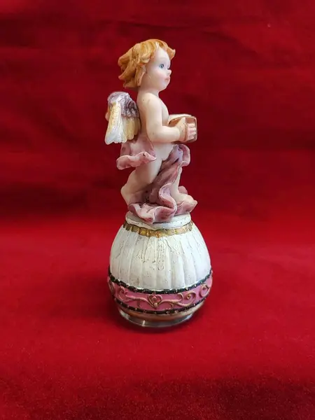 Foto de um(a) Sineta Sino de Mesa Anjo em Resina Italiana e Latão, Década de 1980, da categoria de Outros colecionáveis. Sineta de mesa em resina italiana policromada tendo um anjo como haste e com sino em latão cromado embutido, década de 1980.... Mostrado de uma perspectiva diferente. Vendido no marketplace Trésors.