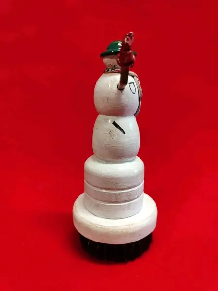 Foto de um(a) Escova Boneco de Neve em Madeira, Década de 1960, da categoria de Outros objetos decorativos. Escova boneco de neve em madeira com cerdas de pelo animal e braços em latão, década de 1960. A: 16 cm / Diâmetro: 6,5 cm /... Mostrado de uma perspectiva diferente. Vendido no marketplace Trésors.