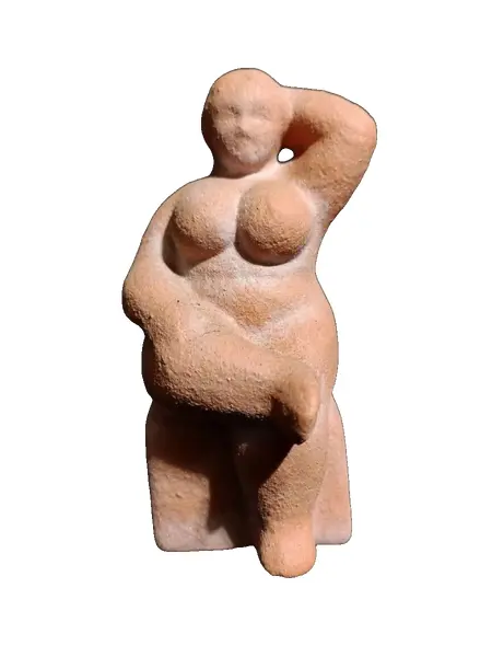 Foto de um(a) Escultura Terracota, da categoria de Escultura. Escultura feminina em terracota cor natural. Autor: marcelus ribas A: 12 cm L: 7 cm P: 8 cm Peso: 430 g. Vendido no marketplace Trésors.
