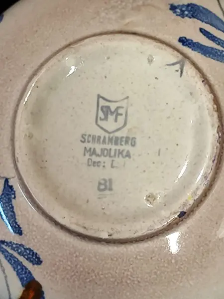 Foto de um(a) Açucareiro em Cerâmica Policromada, Marca Schkamberg, Majolika, Década de 1930, da categoria de Açucareiro. Açucareiro sem tampa da marca schramberg majolika em cerâmica policromada que pode adquirir nova função como vasinho, década... Mostrado de uma perspectiva diferente. Vendido no marketplace Trésors.