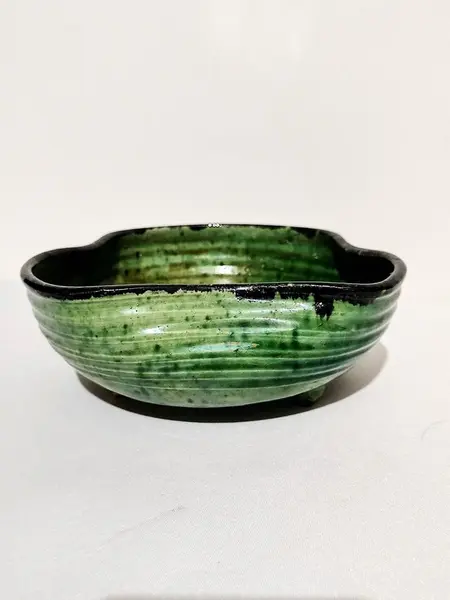 Foto de um(a) Bowl em Cerâmica Esmaltada e Vitrificada, da categoria de Tigelas decorativas. Bowl em cerâmica de alta temperatura, esmaltada, vitrificada e craquelada. A: 6,5 cm / D: 18 cm Peso: 403 g. Mostrado de uma perspectiva diferente. Vendido no marketplace Trésors.