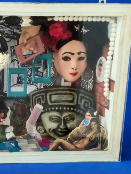 Foto de um(a) Diorama Frida Khalo, da categoria de Outros objetos decorativos. Diorama frida: a vida de frida khalo retratada pelo olhar do designer marcelus ribas, peça única. Caixas em mdp com vidro... Mostrado de uma perspectiva diferente. Vendido no marketplace Trésors.