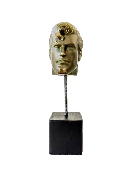 Foto de um(a) Escultura Toy Art Superman / Super Homem Dc Comics, da categoria de Escultura. Coleção dc comics: escultura super homem em técnica mista e acabamento patina bronze oxidado, sobre cubo de madeira... Vendido no marketplace Trésors.