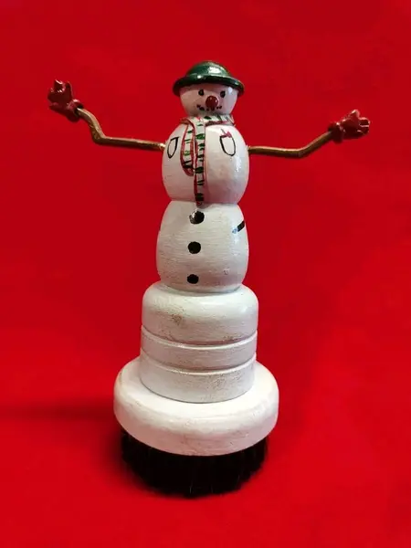 Foto de um(a) Escova Boneco de Neve em Madeira, Década de 1960, da categoria de Outros objetos decorativos. Escova boneco de neve em madeira com cerdas de pelo animal e braços em latão, década de 1960. A: 16 cm / Diâmetro: 6,5 cm /... Mostrado de uma perspectiva diferente. Vendido no marketplace Trésors.