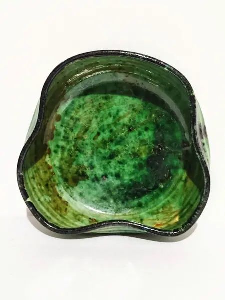 Foto de um(a) Bowl em Cerâmica Esmaltada e Vitrificada, da categoria de Tigelas decorativas. Bowl em cerâmica de alta temperatura, esmaltada, vitrificada e craquelada. A: 6,5 cm / D: 18 cm Peso: 403 g. Mostrado de uma perspectiva diferente. Vendido no marketplace Trésors.
