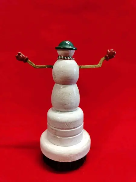Foto de um(a) Escova Boneco de Neve em Madeira, Década de 1960, da categoria de Outros objetos decorativos. Escova boneco de neve em madeira com cerdas de pelo animal e braços em latão, década de 1960. A: 16 cm / Diâmetro: 6,5 cm /... Mostrado de uma perspectiva diferente. Vendido no marketplace Trésors.