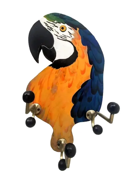 Foto de um(a) Arara Cabideiro, da categoria de Cabideiros e porta-chapéus. Arara cabideiro de parede em madeira policromada com ganchos em latão e bolas de madeira peça única pelo designer marcelus... Vendido no marketplace Trésors.