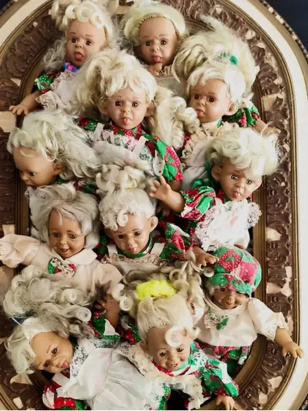 Foto de um(a) Gloobee Dolls 90'S, da categoria de Bonecas. Bonecas caretinha gloobee dolls, em vinil com corpo de tecido revestido com fibra e cabelos de fibra sintética, tendo como... Mostrado de uma perspectiva diferente. Vendido no marketplace Trésors.