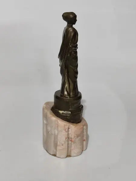 Foto de um(a) Escultura Helena de Troia, Década de 1970, da categoria de Escultura. Escultura Helena de Tróia em resina e base em mármore, ambos italianos. E acabamento em pátina bronze oxidada e envelhecida,... Mostrado de uma perspectiva diferente. Vendido no marketplace Trésors.