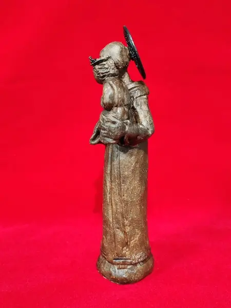 Foto de um(a) Imagem de Santo Antônio, Porto Seguro - Bahia, Década de 1980, da categoria de Objetos religiosos e espirituais. Imagem de santo antônio em terracota. Esplendor e coroa em metal. Com descrição do artesão e como todas as obras do autor,... Mostrado de uma perspectiva diferente. Vendido no marketplace Trésors.