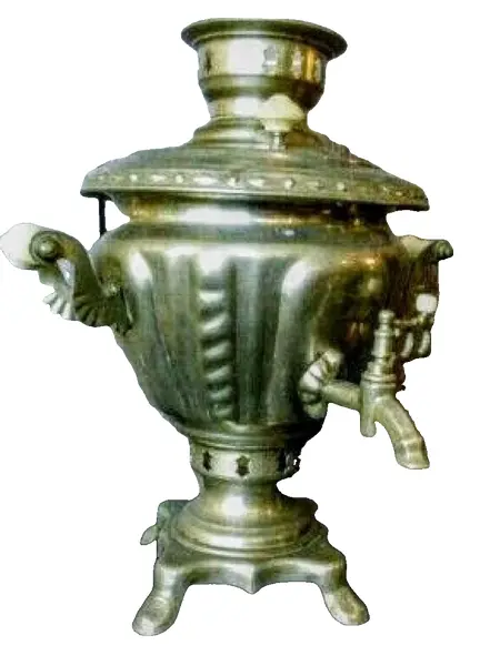 Foto de um(a) Samovar Russo Anos 40, da categoria de Chaleiras. Samovar russo elétrico em latão niquelado com alças em baquelite, década de 1940. A: 30cm/ Diâmetro: 17,5cm Base: 12 x 12cm... Vendido no marketplace Trésors.