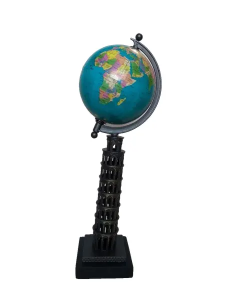 Foto de um(a) Globinho de Pisa, da categoria de Globos. Peça única pelo designer marcelus ribas. Torre de pisa global em metal patinado e bronze, com base em madeira ebanizada. ... Vendido no marketplace Trésors.