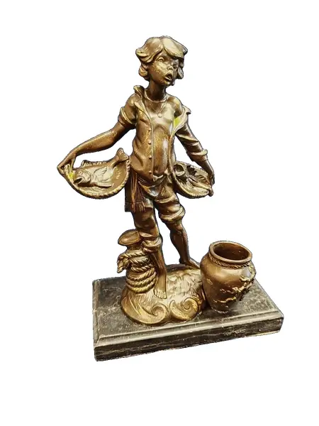 Foto de um(a) Escultura Pescador em Resina Italiana, Peça Única, da categoria de Escultura. Escultura pescador em resina italiana com pátina bronze oxidado, base em granito preto. A: 22,5 cm L: 13 cm P: 4,5 cm Base:... Vendido no marketplace Trésors.