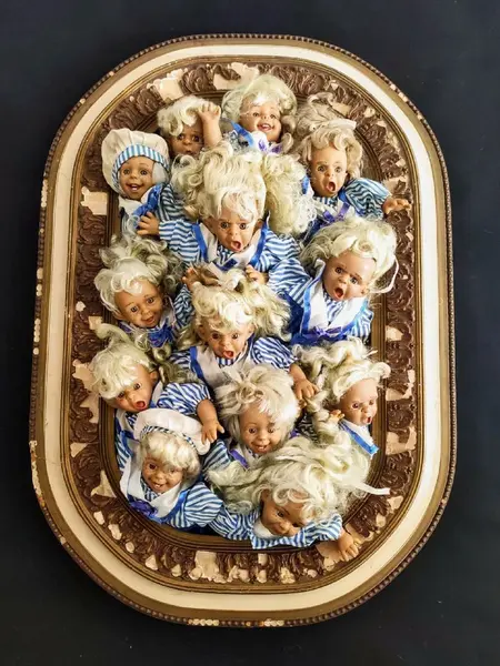 Foto de um(a) Gloobee Dolls anos 90, da categoria de Bonecas. Bonecas caretinha gloobee dolls, em vinil com corpo de tecido revestido com fibra e cabelos de fibra sintética, tendo como... Mostrado de uma perspectiva diferente. Vendido no marketplace Trésors.