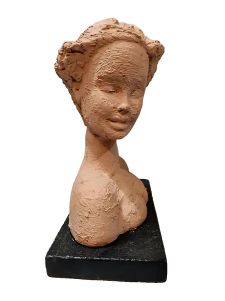 Foto de um(a) Busto Feminino anos 2000, da categoria de Escultura. Busto feminino em técnica mista com pátina terracota e base em granito ebanizado, década de 2000 peça única pelo designer... Vendido no marketplace Trésors.