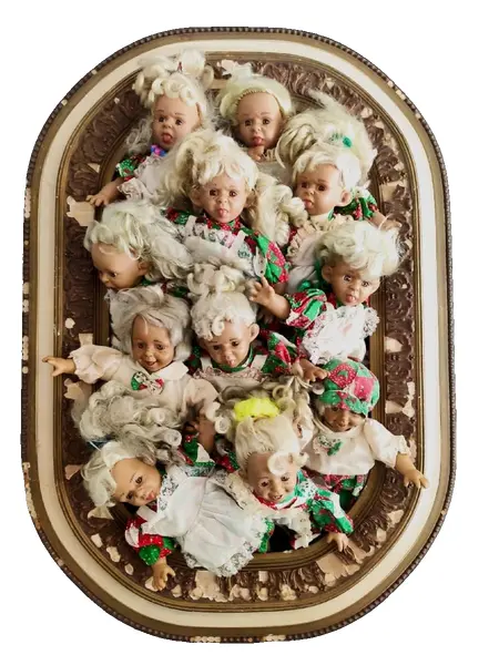 Foto de um(a) Gloobee Dolls 90'S, da categoria de Bonecas. Bonecas caretinha gloobee dolls, em vinil com corpo de tecido revestido com fibra e cabelos de fibra sintética, tendo como... Vendido no marketplace Trésors.