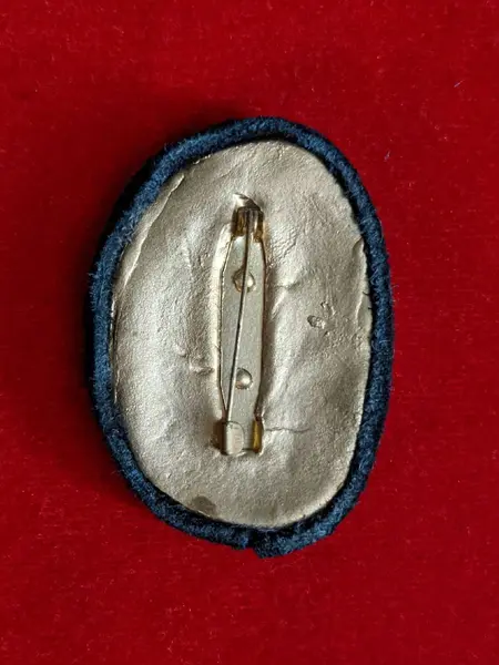 Foto de um(a) Broche Frida Kahlo, da categoria de Outros colecionáveis. Broche personalizado a partir de lentes de vidro com borda em camurça, com imagem de frida kahlo peça única pelo designer... Mostrado de uma perspectiva diferente. Vendido no marketplace Trésors.