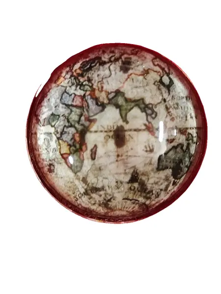 Foto de um(a) Peso de Papel Mapa Antigo, da categoria de Pesos de papel. Peso de papel em vidro translúcido com decoupage de mapas antigos, parte de baixo com fundo em eva. Peça única pelo designer... Vendido no marketplace Trésors.