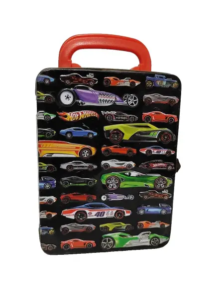 Foto de um(a) Lata Hotwheels, Década de 2010, da categoria de Cestos e Caixas. Lata tipo mala para transporte de carrinhos hotwheels. Capacidade para 18 carrinhos, década de 2010 **não acompanha os... Vendido no marketplace Trésors.