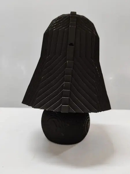 Foto de um(a) Escultura Darth Vader, da categoria de Modelos e estatuetas. Escultura darth vader ebanizada feita em mdf com corte a laser e fatias dimensionadas e geradas por programa de computador,... Mostrado de uma perspectiva diferente. Vendido no marketplace Trésors.