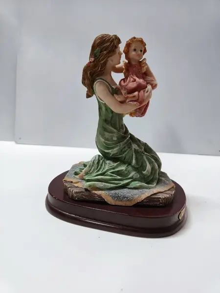 Foto de um(a) Escultura Espanhola Monti Fiero Alabastro, Década de 1980, da categoria de Escultura. Escultura mãe com a menina em resina espanhola policromada - monti fiero alabastro, década de 1980. A: 19 cm / L: 11 cm / P:... Mostrado de uma perspectiva diferente. Vendido no marketplace Trésors.