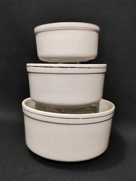 Foto de um(a) Conjunto 3 Bowls em Porcelana Santa Rosa-Pedreira, Década de 1940, da categoria de Travessas e tigelas. Conjunto de 3 bowls em porcelana com estampa de frutas policromadas e filete em ouro. Década de 1940, porcelana santa rosa -... Mostrado de uma perspectiva diferente. Vendido no marketplace Trésors.