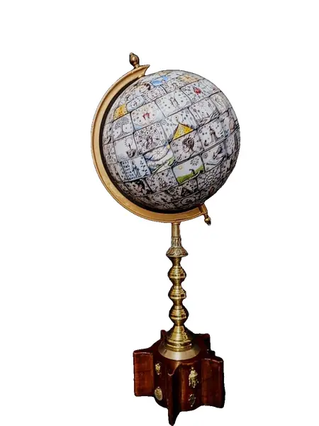 Foto de um(a) Globo de Mesa Esotérico com Arquétipos Energéticos, da categoria de Globos. Globo de mesa esotérico místico com mais de 100 imagens de arquétipos energéticos. Base em madeira com 5 barras e imagens em... Vendido no marketplace Trésors.