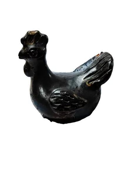 Foto de um(a) Galinha em Cerâmica Ebanizada, Década de 1970, da categoria de Modelos e estatuetas. Galinha em cerâmica ebanizada com manchas douradas provocadas na queima para fazer essa técnica de alta temperatura, década... Vendido no marketplace Trésors.