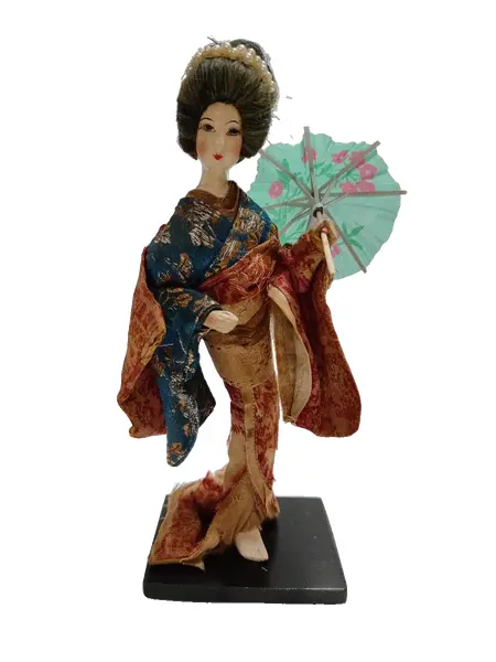 Foto de um(a) Japonesa com Kosode em Seda, Década de 1960, da categoria de Modelos e estatuetas. Japonesa com seu traje típico - o kosode, em seda forrado. Um clássico dos anos 1960. Com marcas de uso, dando mais... Vendido no marketplace Trésors.