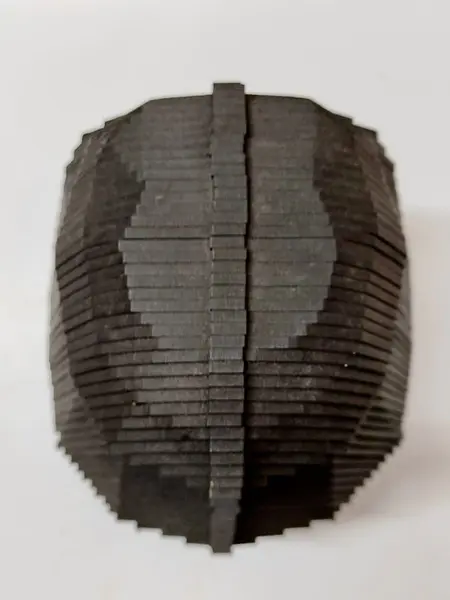Foto de um(a) Escultura Darth Vader, da categoria de Modelos e estatuetas. Escultura darth vader ebanizada feita em mdf com corte a laser e fatias dimensionadas e geradas por programa de computador,... Mostrado de uma perspectiva diferente. Vendido no marketplace Trésors.