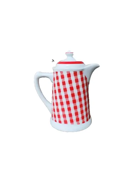 Foto de um(a) Bule em Porcelana Xadrez Branca e Vermelha, Germer, Década de 1980, da categoria de Bules. Bule em porcelana branca com estampa xadrez vermelha e branca, marca brasileira germer, década de 1980A: 17 cm / Diâmetro da... Vendido no marketplace Trésors.