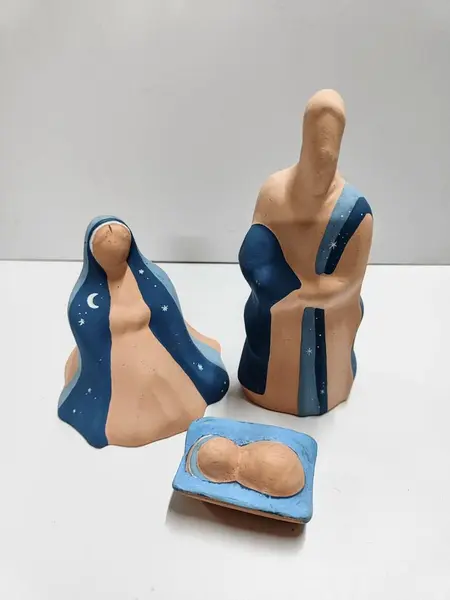 Foto de um(a) Presépio em Cerâmica - Arte Contemporânea, Década de 1980, da categoria de Objetos religiosos e espirituais. Arte contemporânea em cerâmica. Um clássico como o presépio trazendo toda a simplicidade e liberdade de formas dos anos... Mostrado de uma perspectiva diferente. Vendido no marketplace Trésors.
