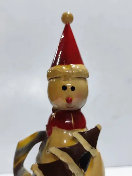 Foto de um(a) Boneco de Neve Natalino em Flanders, Década de 1990, da categoria de Modelos e estatuetas. Boneco de neve natalino: em lata de flanders policromada, preservado e com todo o charme do uso, década de 1990 A: 26 cm... Mostrado de uma perspectiva diferente. Vendido no marketplace Trésors.