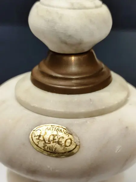 Foto de um(a) Combo Peças em Mármore Chileno, Década de 1980, da categoria de Outros objetos decorativos. Combo de pequenas peças em mármore chileno da marca raco, década de 1980. Um deles foi colado. Maior com tampa: A 8,4 cm D:... Mostrado de uma perspectiva diferente. Vendido no marketplace Trésors.