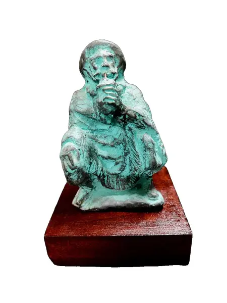Foto de um(a) Escultura Paixão Cortês, da categoria de Escultura. Escultura em resina com pátina azinhabrada, com base em madeira. Um múltiplo que representa a tradição gaúcha marcada pelo... Vendido no marketplace Trésors.